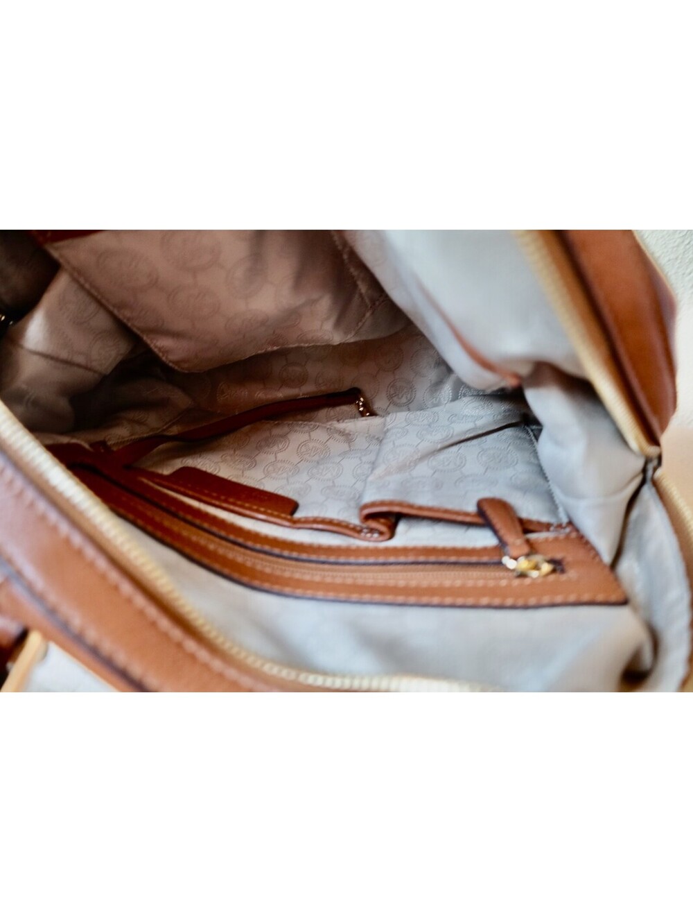 Michael Kors Crossbody Wm's Purse Brown Great Looks New - Picture 6 of 8